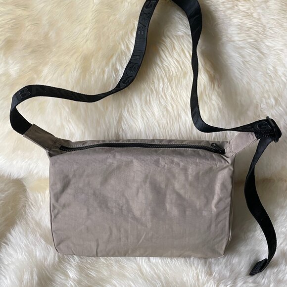 NWT Baggu Medium Cargo Crossbody - Dove - Picture 2 of 8
